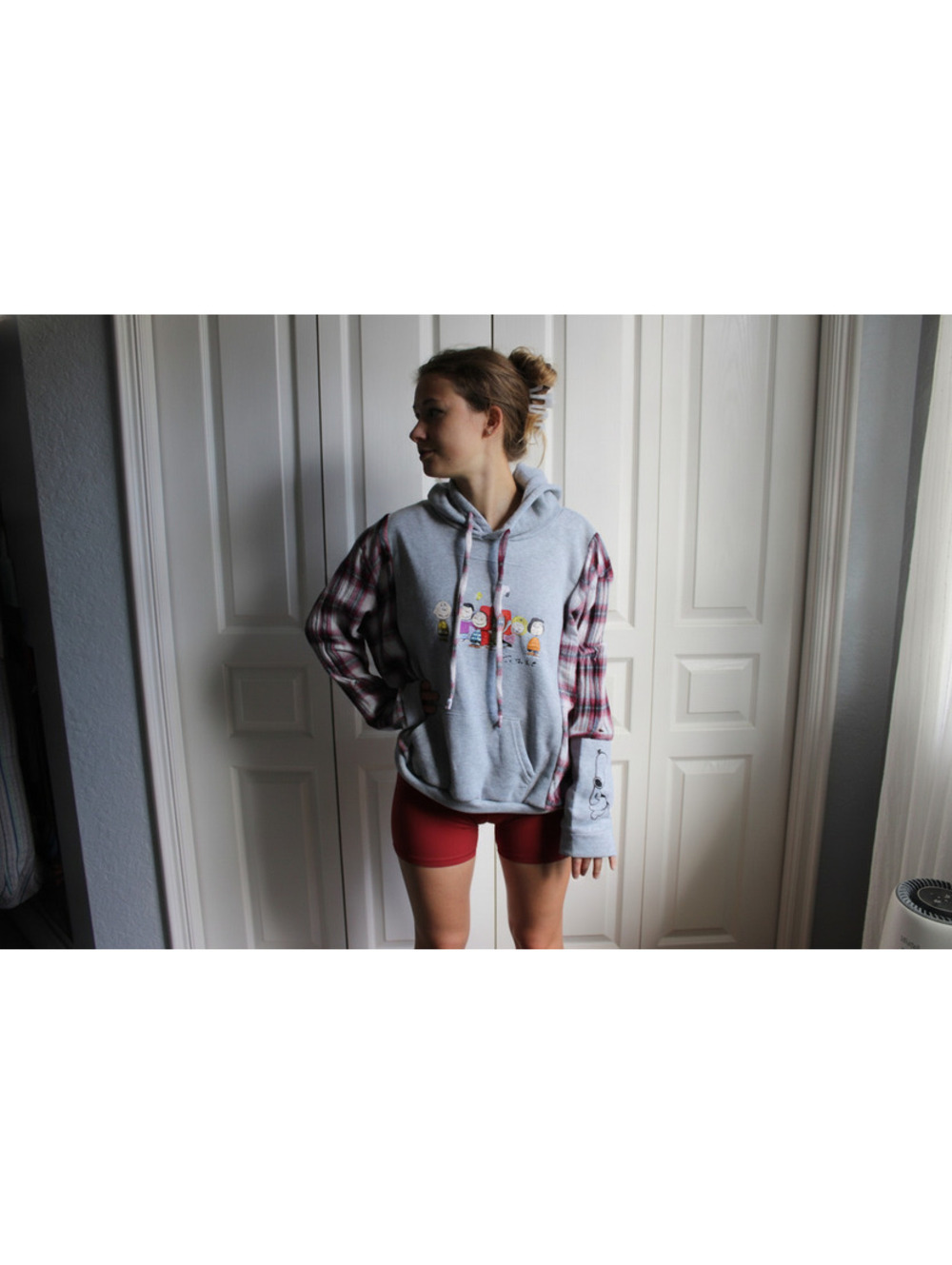 Gray Hoodie with Plaid Sleeves and Peanuts Character small/medium